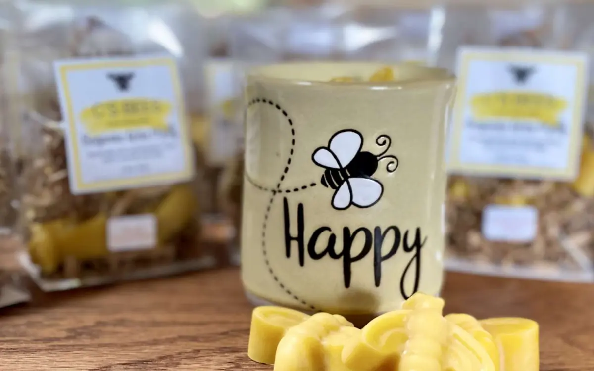 Taza de café sobre la mesa