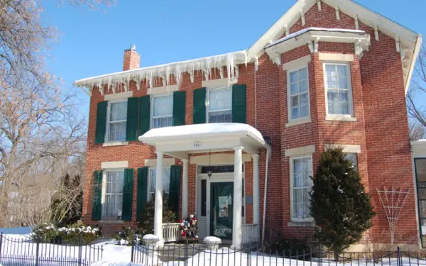 Exterior de la casa de huéspedes Aldrich Lowres