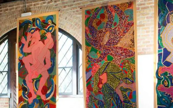 Obras de arte colgadas en la pared del Museo Nacional de Arte y Cultura Puertorriqueños