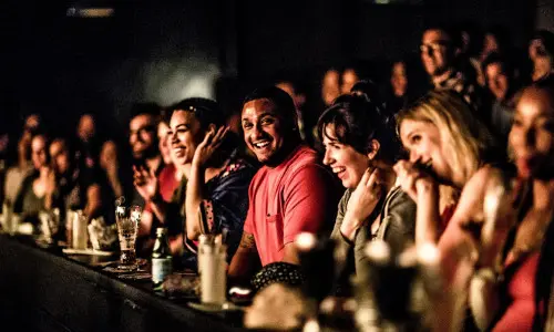 Un público disfruta de un espectáculo en The Second City, Chicago.