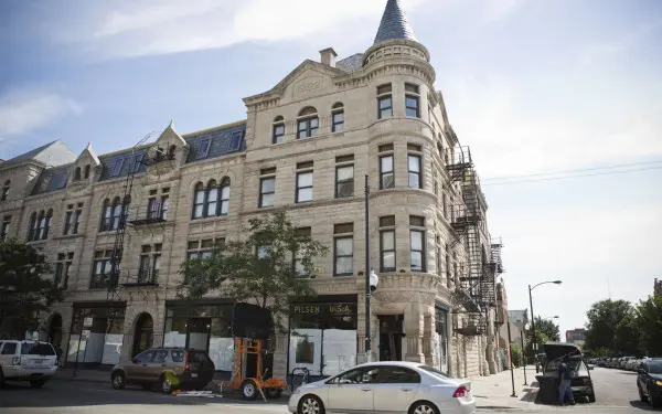 El exterior de la Sala Thalia en Pilsen, Chicago