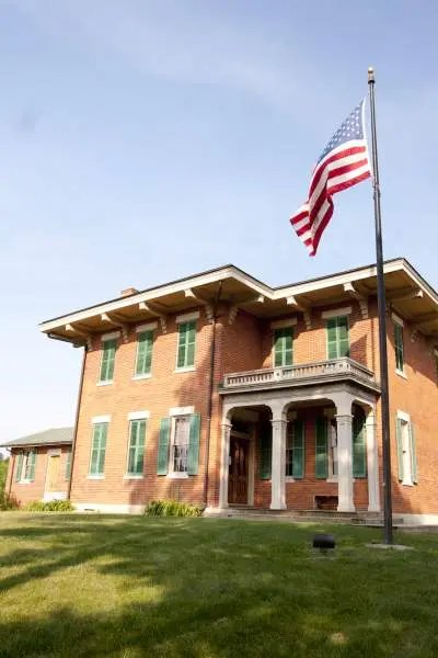 Exterior del Galena U.S. Grant Museum durante el verano.