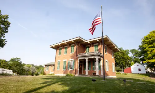 Exterior del Galena U.S. Grant Museum durante el verano.
