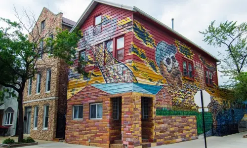 El mural en el exterior del Estudio Héctor Duarte en Pilsen Chicago