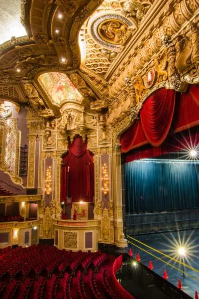 Una foto del interior del Teatro Oriental.