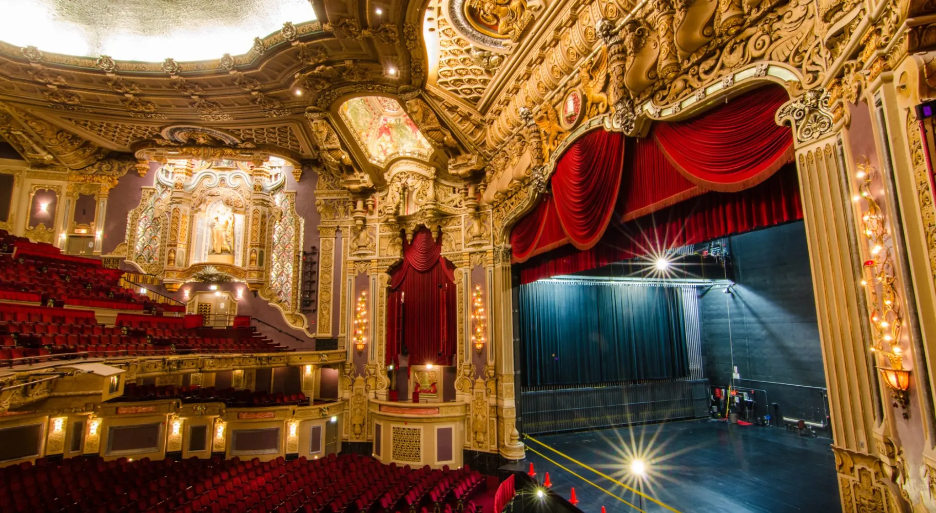 Una foto del interior del Teatro Oriental.