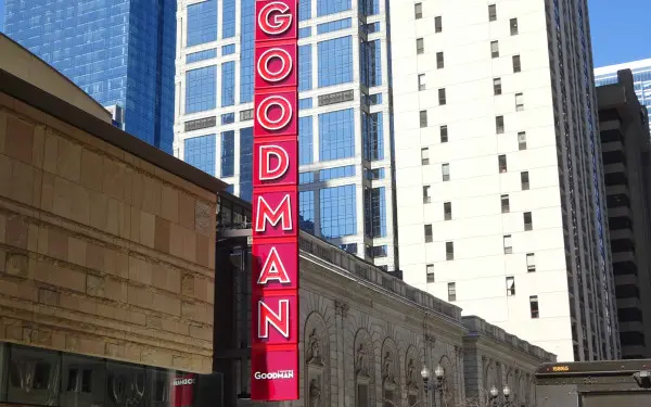 Exterior del Teatro Goodman en el distrito teatral del Loop de Chicago
