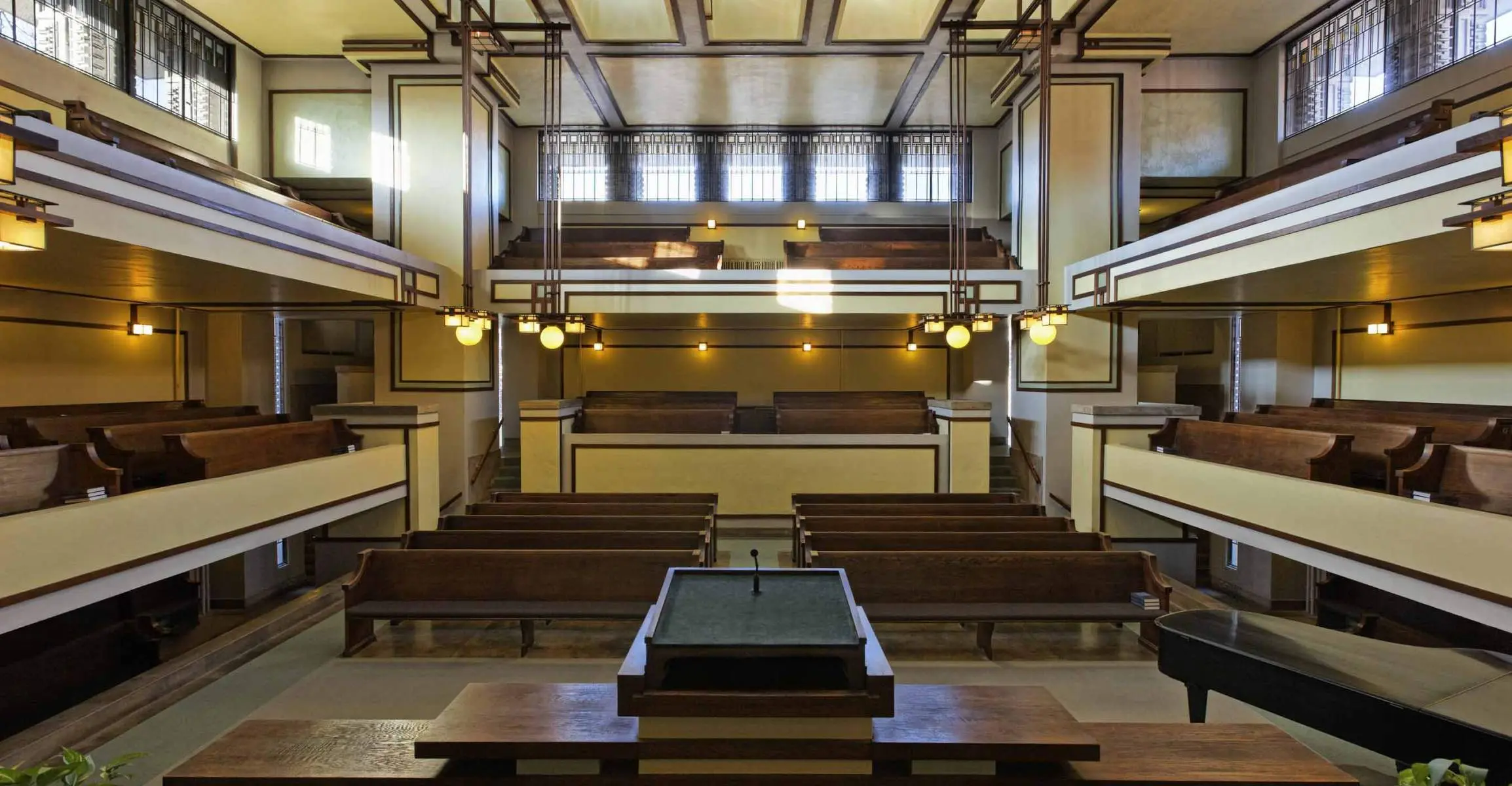 Interior del Santuario del Templo de la Unidad