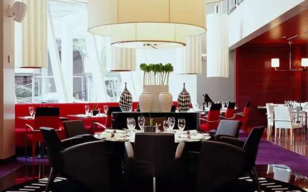Interior del Café des Architectes.