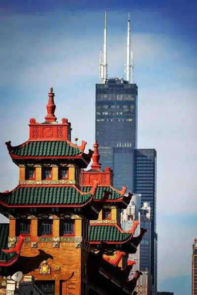 Chinatown en Chicago mirando hacia el horizonte de la ciudad