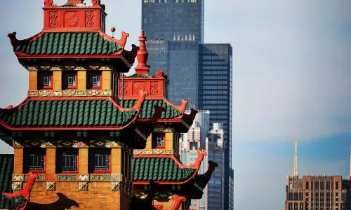 Chinatown en Chicago mirando hacia el horizonte de la ciudad