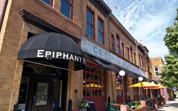 El exterior de ladrillo del edificio de la Granja y Restaurante Epifanía
