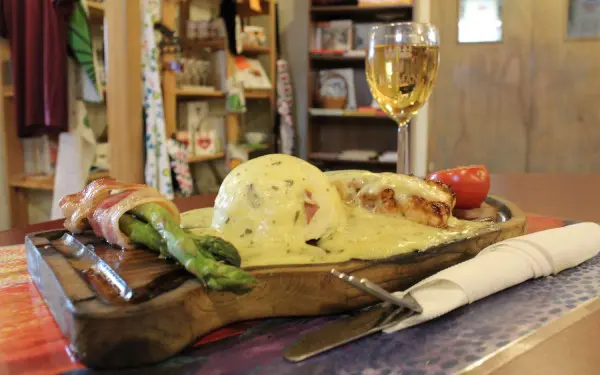 Comida de salmón a la barbacoa