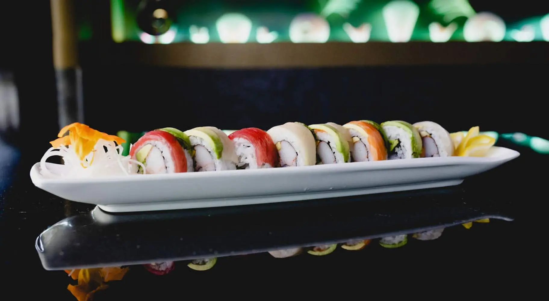 Sushi en una fuente de Kofusion en Chmpaign-Urbana.
