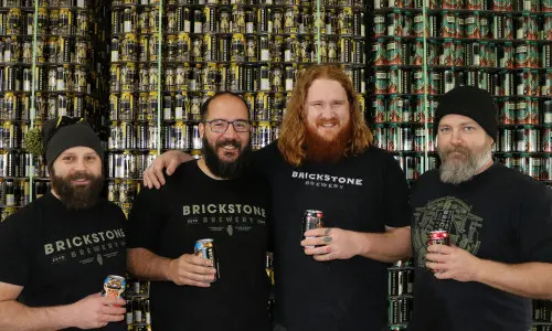 Gente bebiendo cerveza