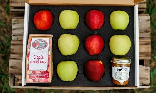 Caja de manzanas y aperitivos