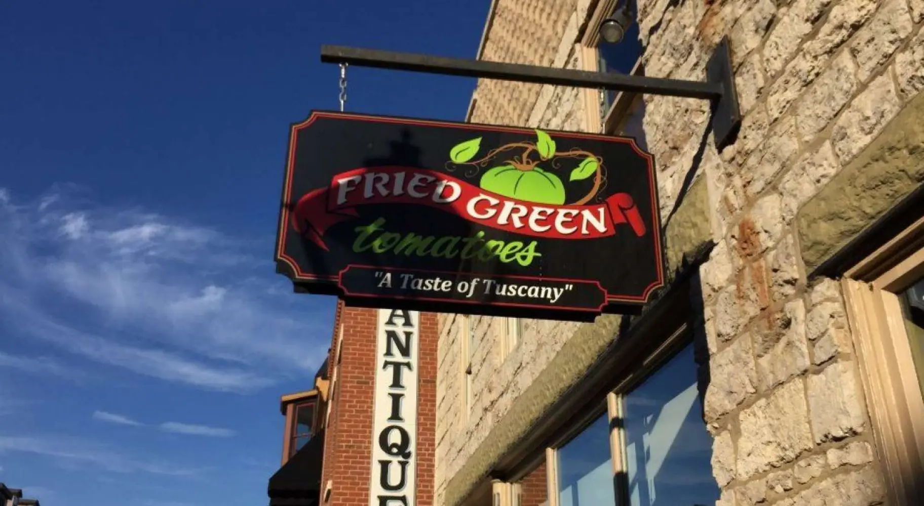 Cartel de restaurante de tomates verdes fritos