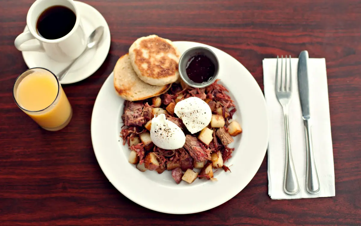 Desayuno con café y zumo de naranja