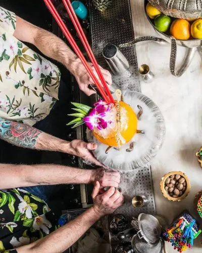 Tres puntos y una raya