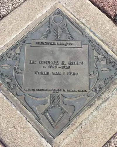 Una placa en el suelo del Paseo de la Fama de Bronzeville