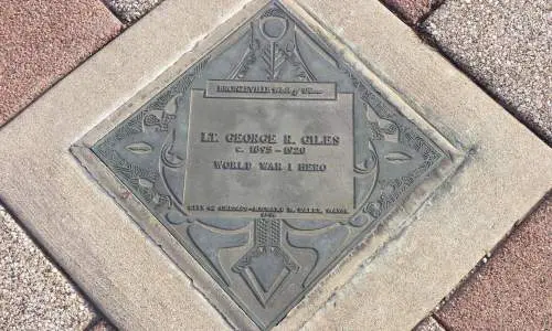 Una placa en el suelo del Paseo de la Fama de Bronzeville