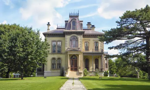 Exterior de la mansión David Davis en Bloomington