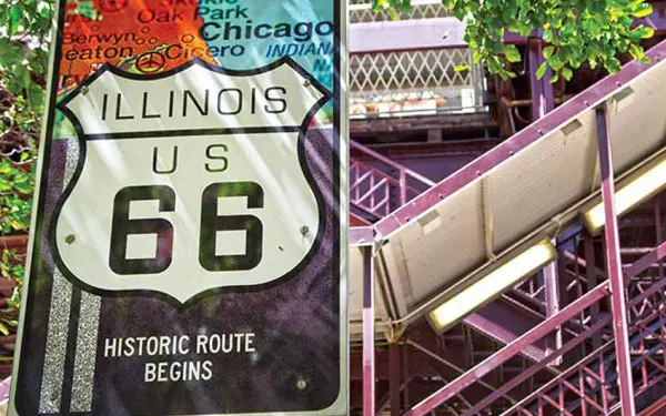 El letrero de la Ruta 66 en Chicago que señala el inicio de la ruta histórica