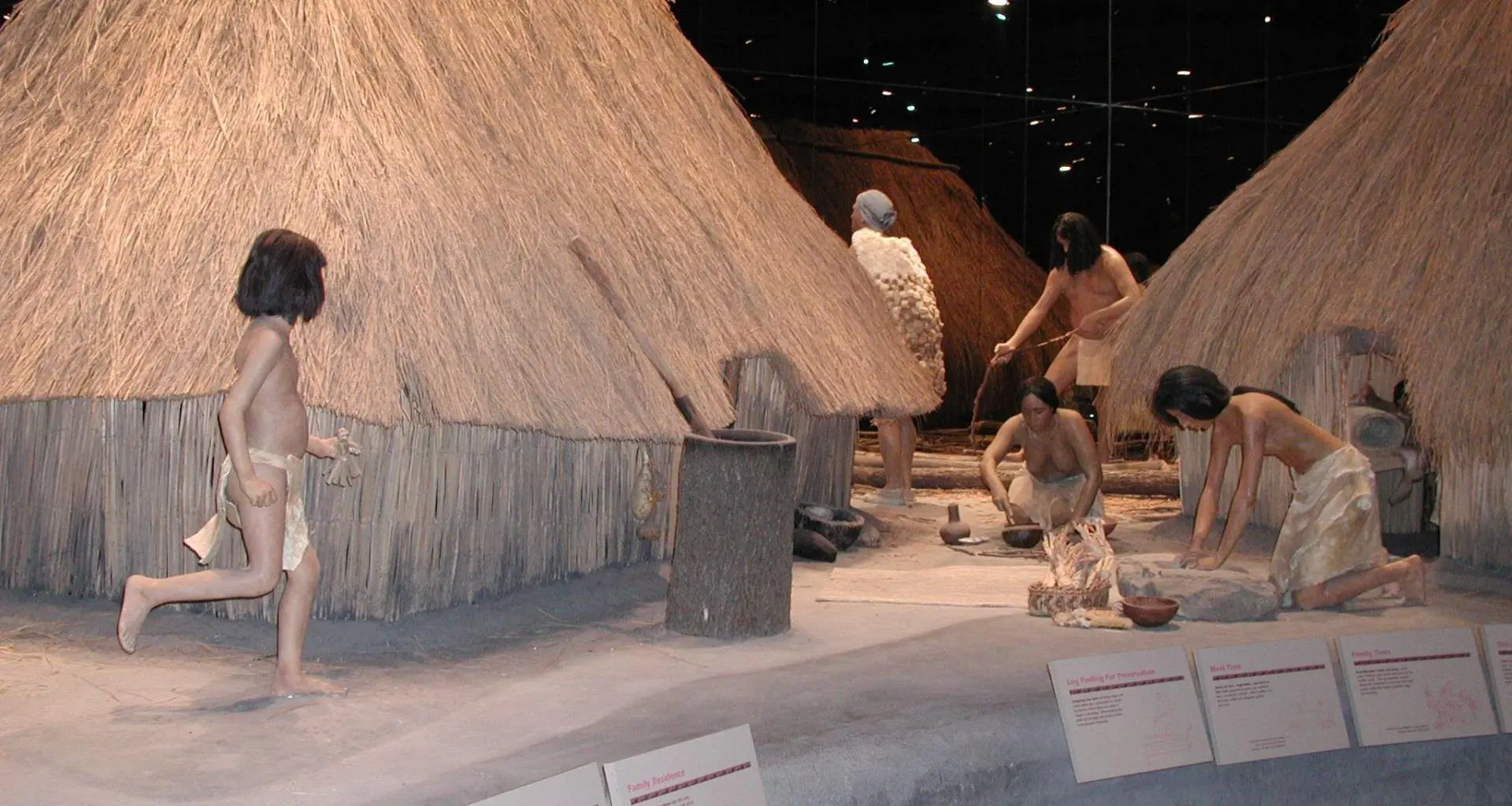 Escena de la aldea de cómo era en Cahokia Mounds.