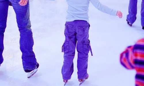 Patinaje sobre hielo en familia