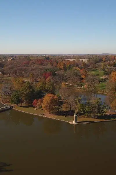 Vista aérea del río Fox en otoño