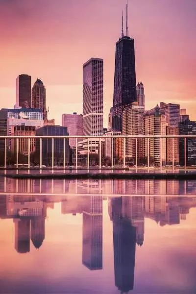 Puesta de sol con el skyline de chicagos y el lago michigan