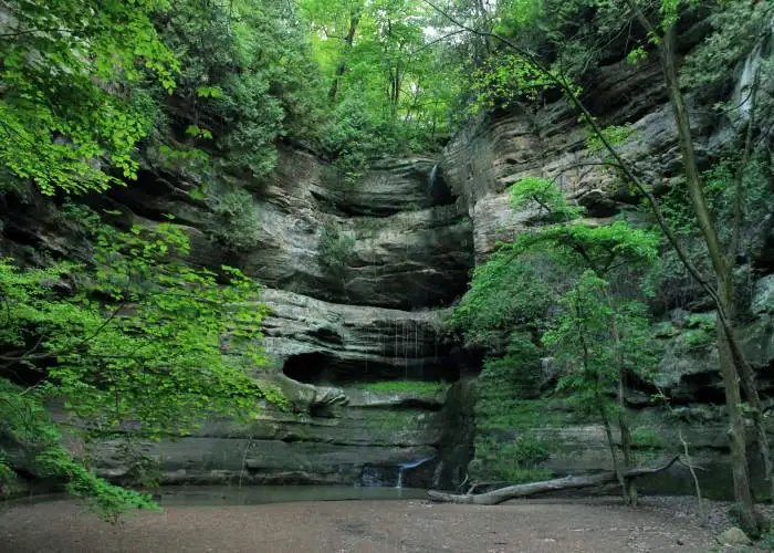 Cascada en el parque estatal de Starved Rock