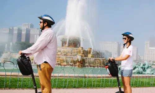 Personas en patinetes