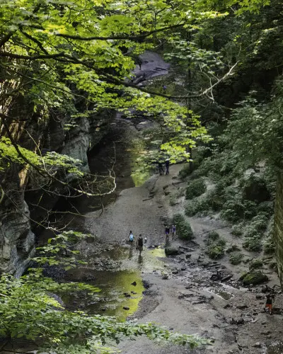 Senderismo en grupo en Starved Rock