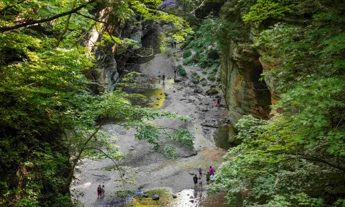 Una toma aérea de Starved Rock en el Parque Estatal de Starved Rock en Illinois