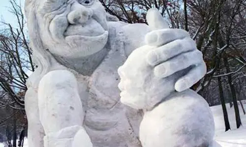 Escultura de nieve 