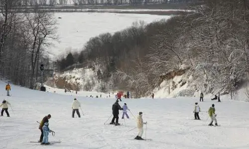 Gente esquiando en Chestnut Mountain