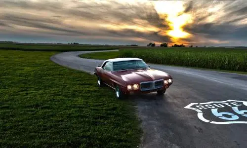 automóvil detenido en la Ruta 66