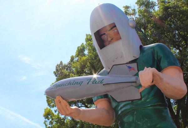 Una gran estatua gigante de Géminis