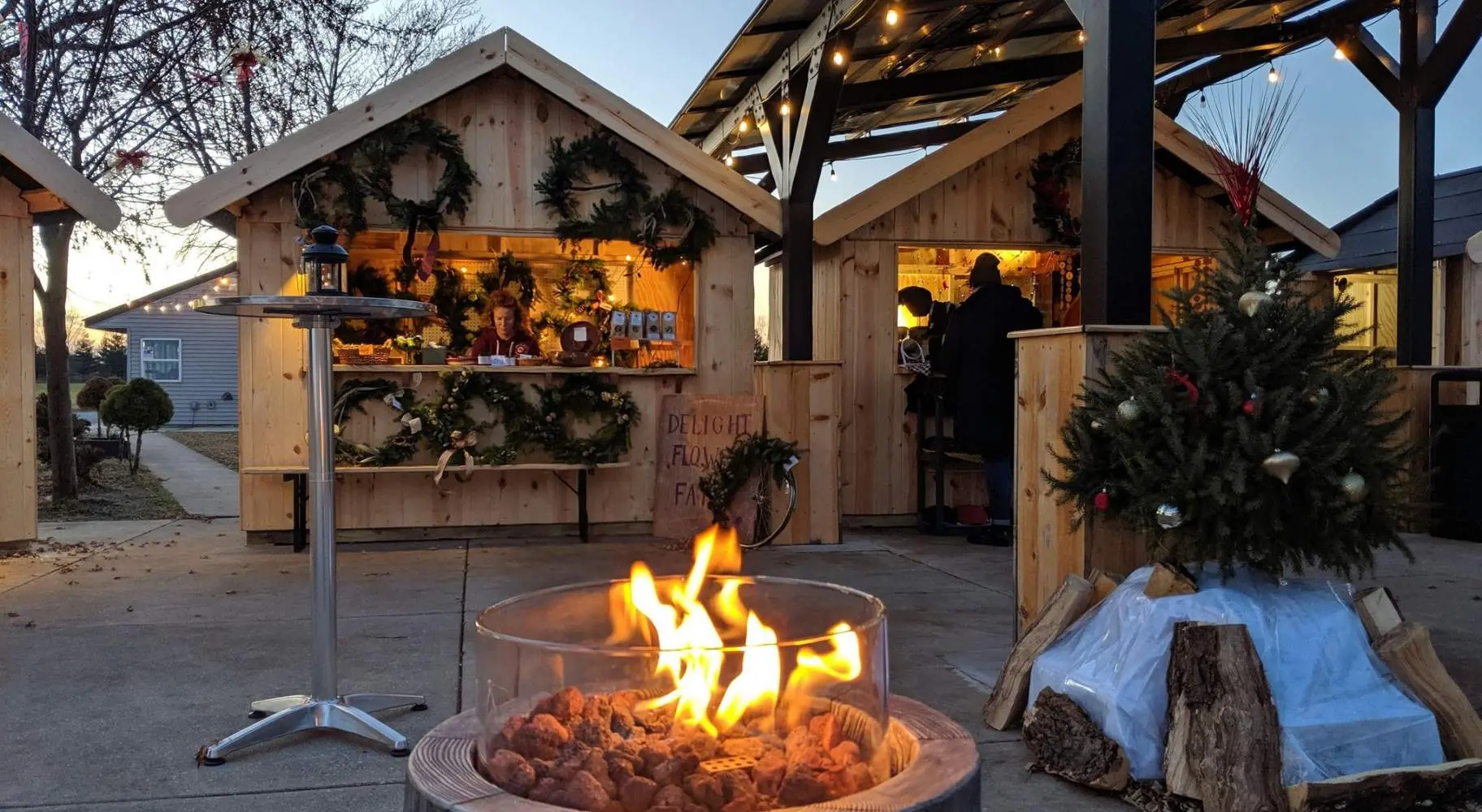 Incendio en el mercado navideño de Champaign Riggs