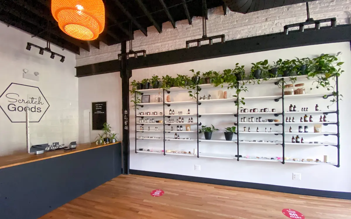 Almacenar con productos en estanterías