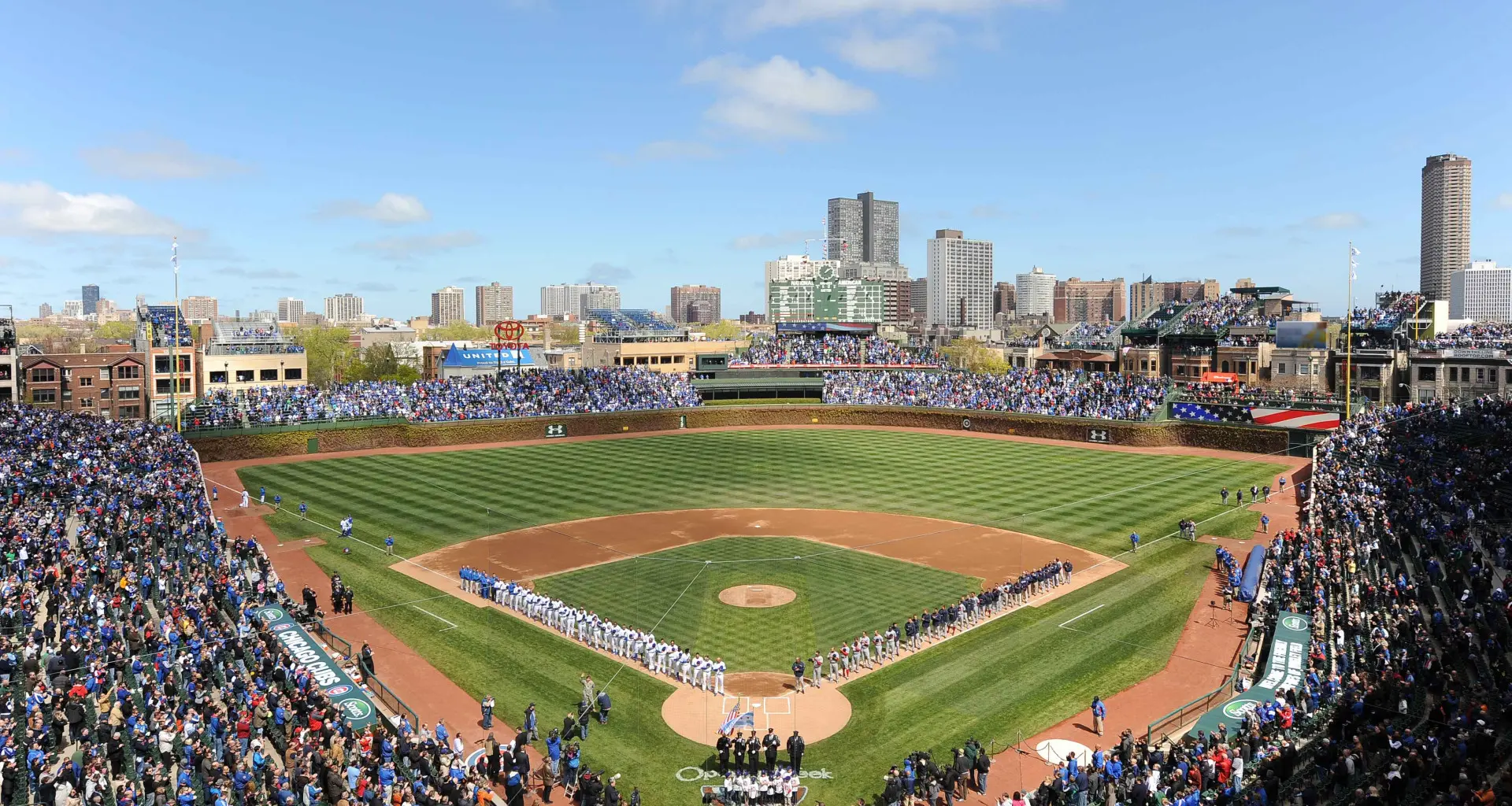 Vista del Wrigley Field el día de la inauguración de los Chicago Cubs en 2014