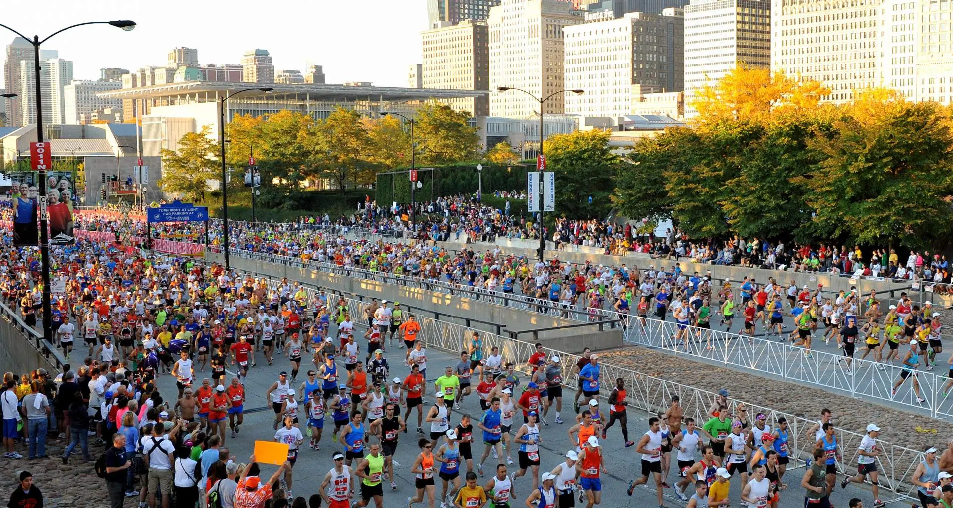Muchos corredores por la calle