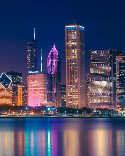 Chicago el horizonte por la noche.